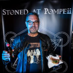presentación Stoned at Pompeii Contrabajo 8 | Guitar Calavera