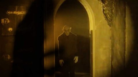 Videoclip de Robert Rodrigo reinterpretando el clásico del cine «Omens Of Nosferatu»